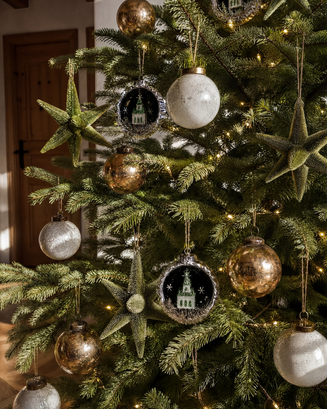 2026: How to Build a Christmas Tree That Feels Collected, Not Decorated