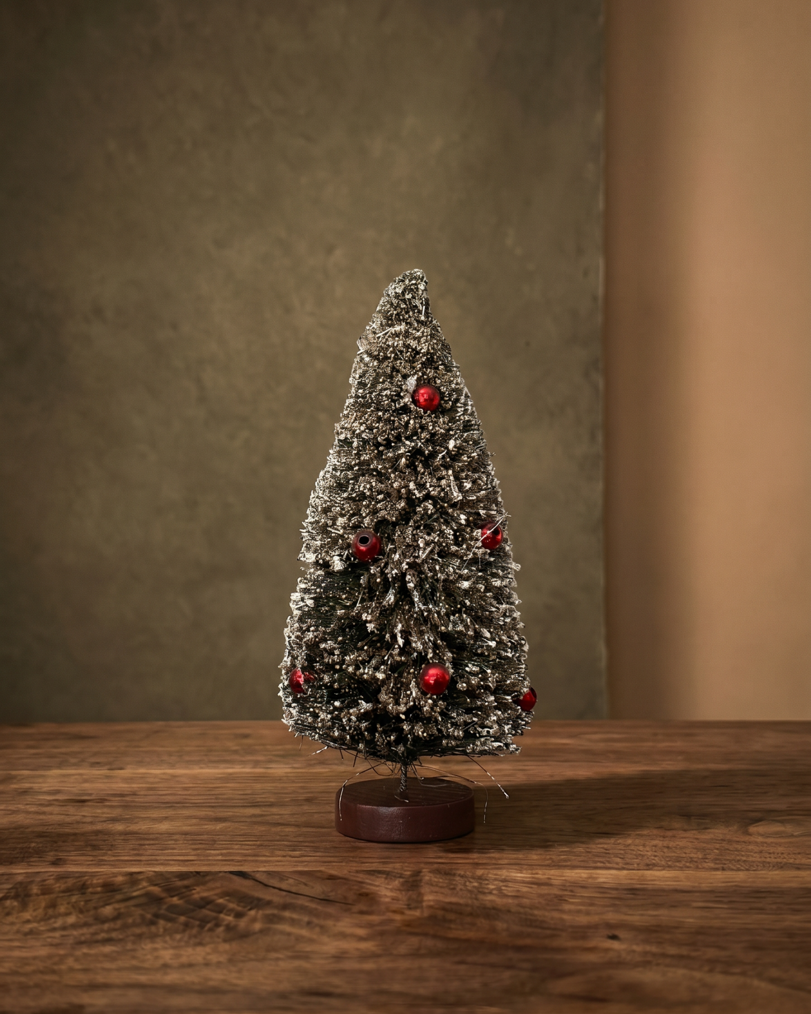 6" Bottlebrush Snow-Tip Tree with Ornaments