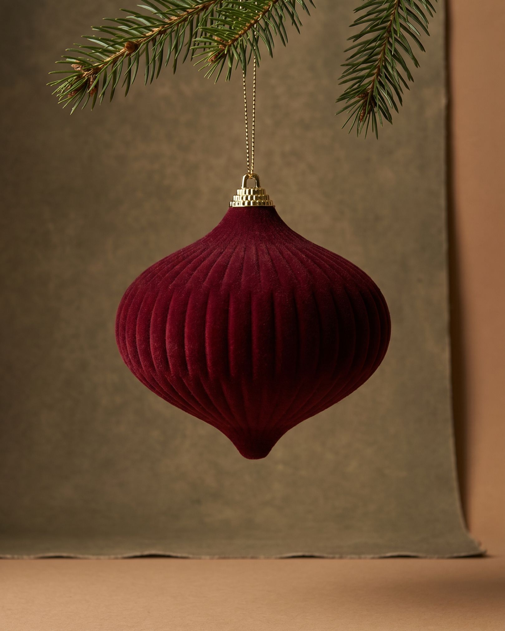 The Burgundy Shatterproof Bauble Set