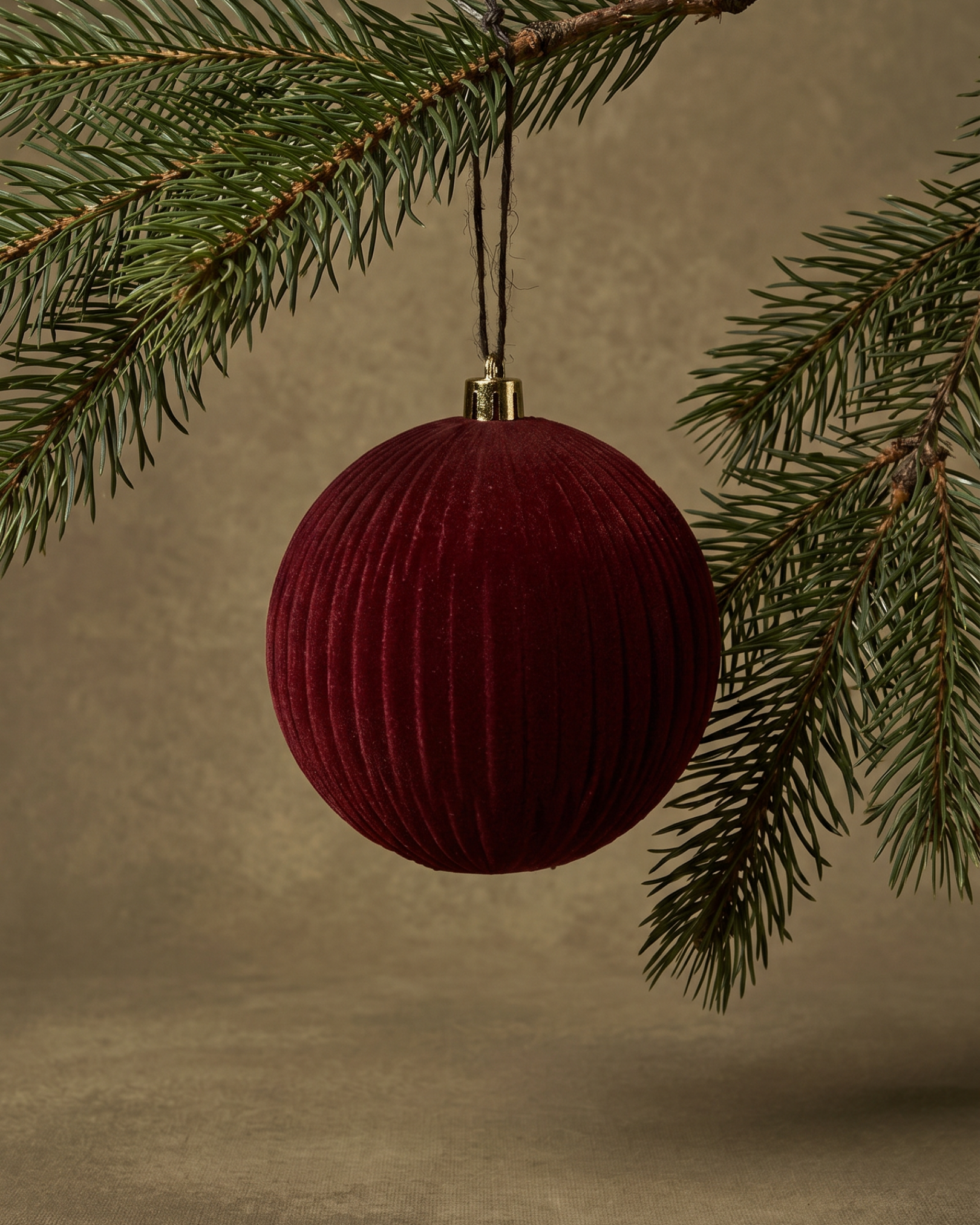 The Burgundy Shatterproof Bauble Set