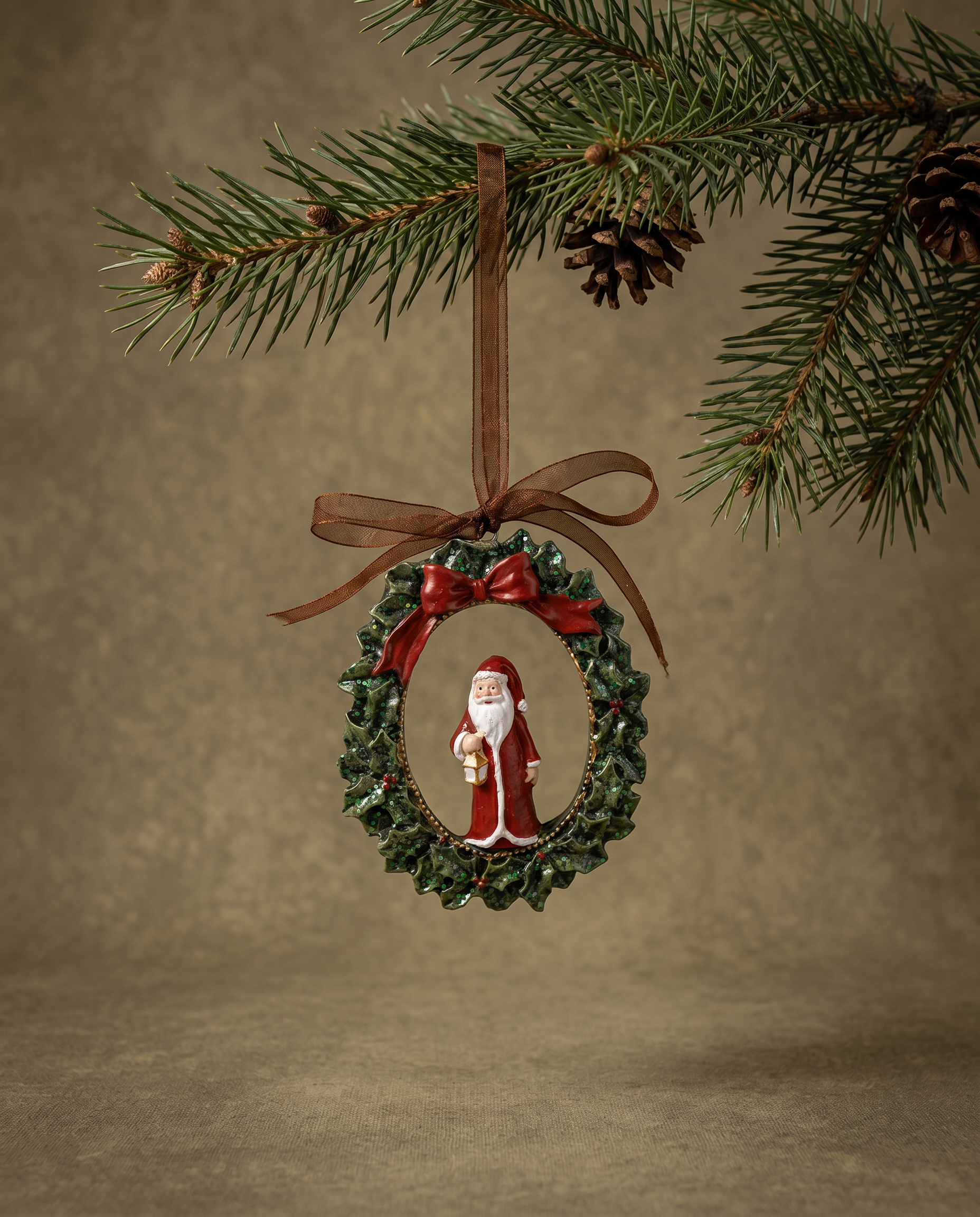 Retro Santa in Wreath Ornament