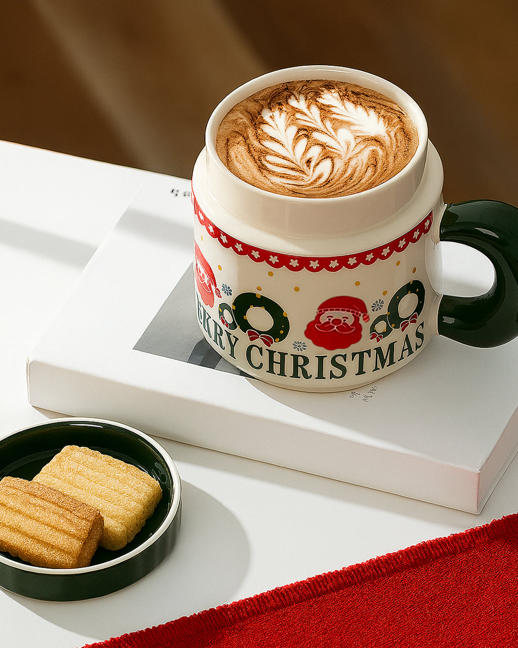 Vintage Gingerbread Christmas Mug With Lid - Ivory and Red