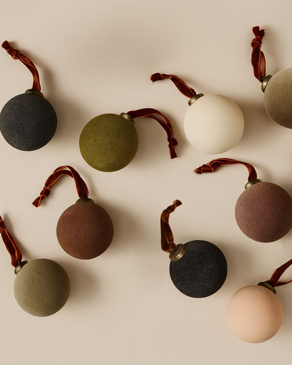 Flocked Velvet Christmas Ball Ornaments with Mixed Colors (Set of 9)